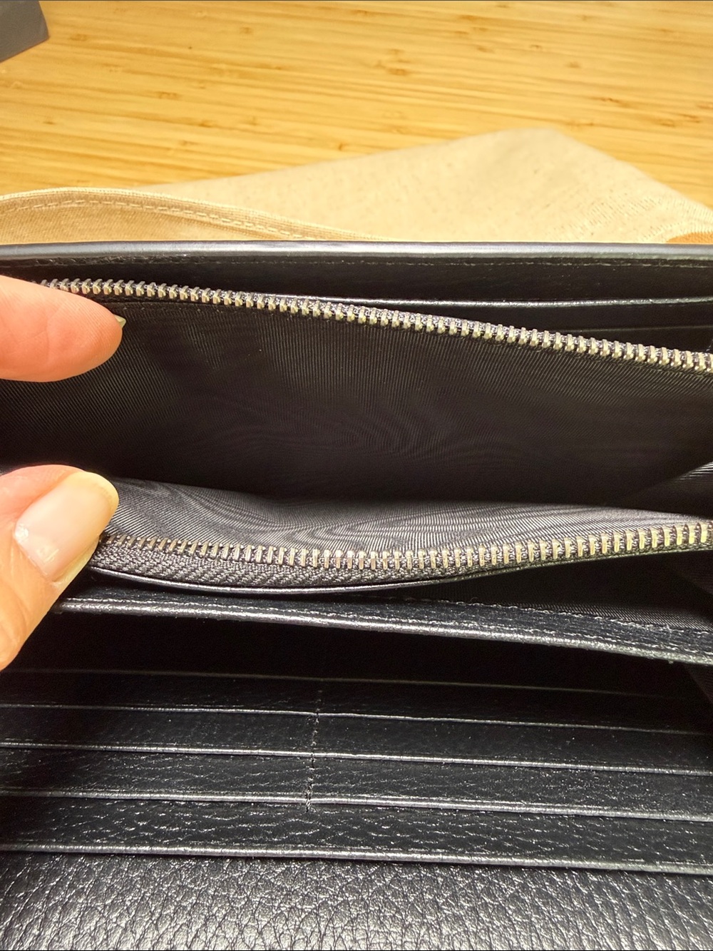 Designer Inspired Classic Black Leather Wallet of Chain - Picture 8 of 13